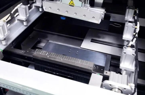 SMT锡膏印刷机的事情原理与SMT锡膏印刷机底部擦拭洗濯剂先容