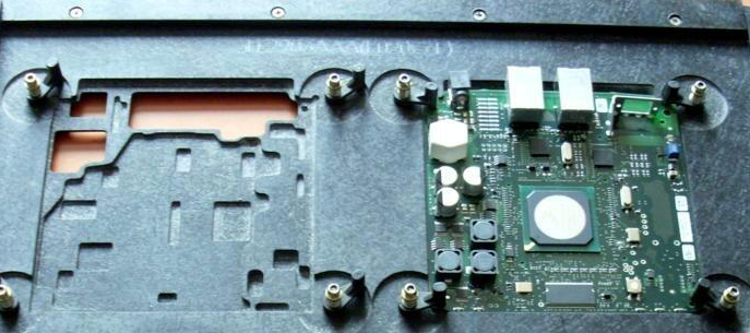 波峰焊治具在PCBA加工中的作用与波峰焊治具洗濯剂先容