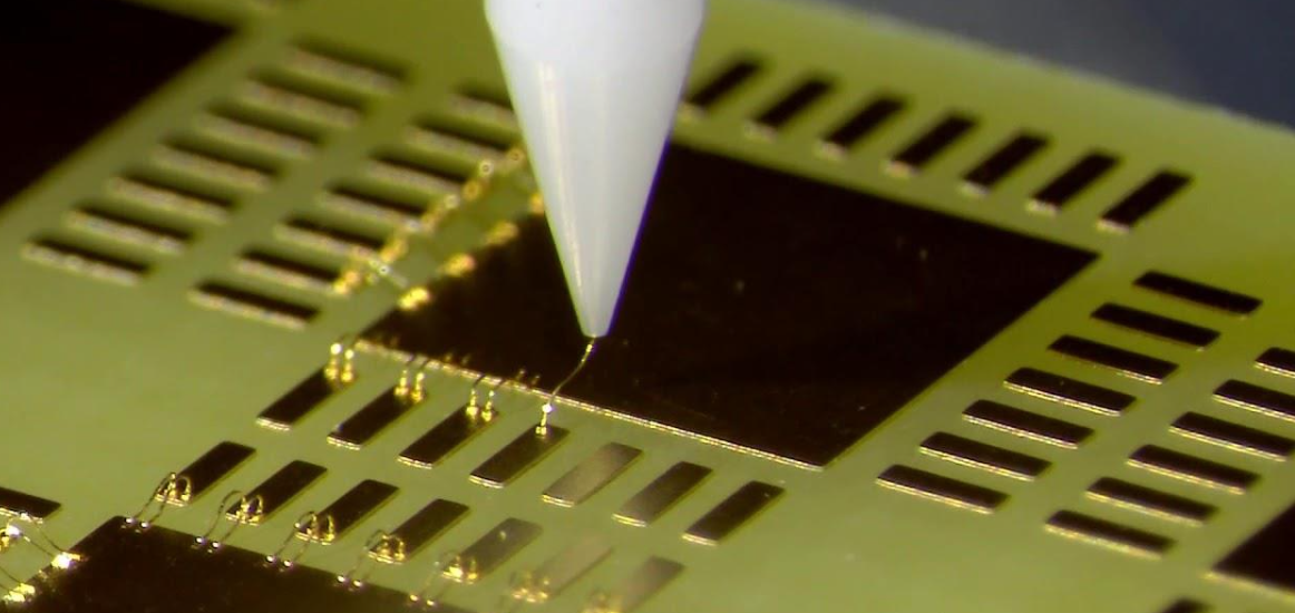 半导体器件的混淆键合手艺和芯片洗濯剂先容