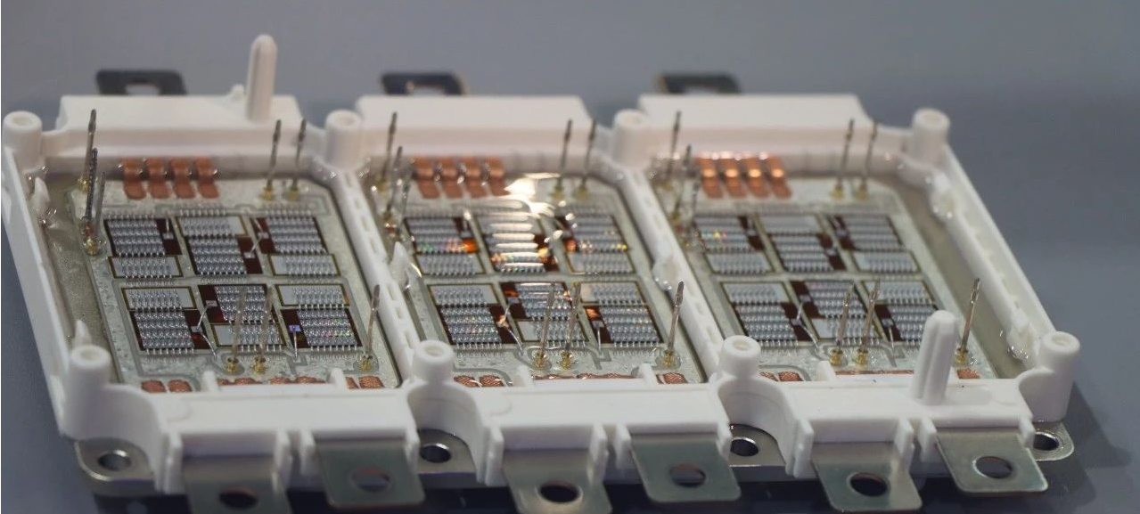 IGBT功率？榈囊χ柿嫌胍ο村料热